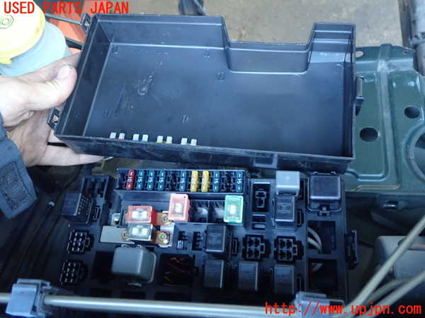 2UPJ-60146741]ビッグホーン(UBS26GW)ヒューズボックス1 中古 の商品画像
