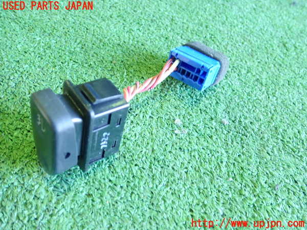 1UPJ-60426295]RX-7(FD3S 4型)フォグスイッチ 中古 の商品画像