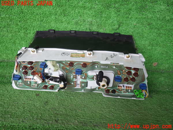 1UPJ-60516170]スカイライン(DR30) 後期 鉄仮面 スピードメーター 中古 