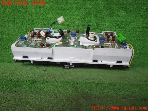 1UPJ-60516170]スカイライン(DR30) 後期 鉄仮面 スピードメーター 中古 