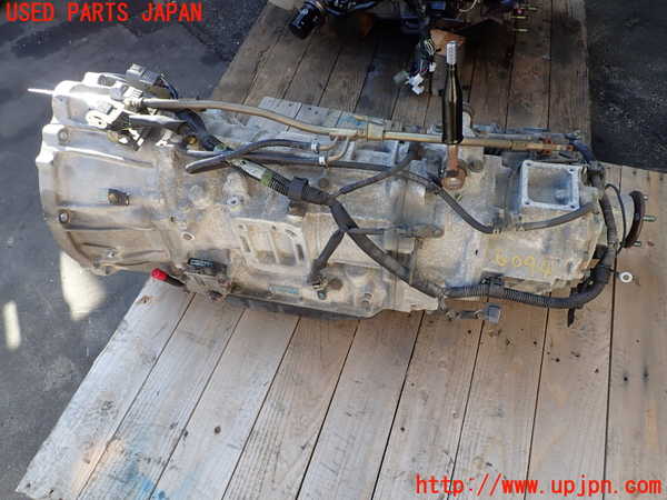 2UPJ-60943010]ランクル100系(UZJ100W)ミッション AT 2UZ-FE 4WD