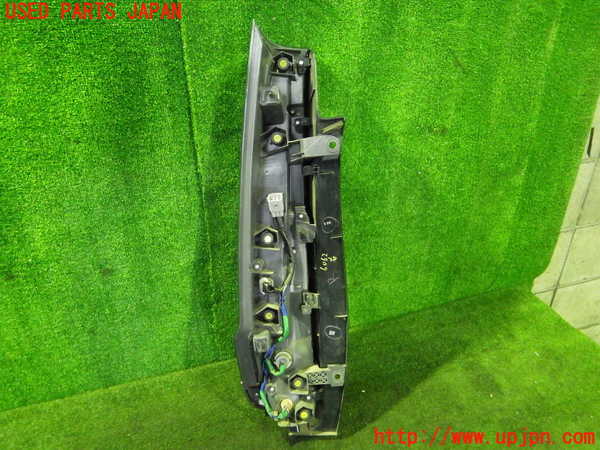 中古 ヴォクシー DBA-ZRR80W 右サイドミラー 3ZR-FAE 221  87910-28B50