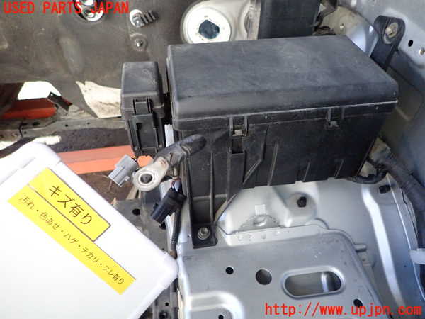 5UPJ-61356741]ランクルプラド(VZJ120W)ヒューズボックス1 (エンジン