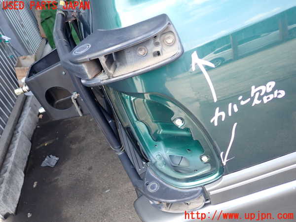 2UPJ-67331700]ランクル100系(UZJ100W)スペアタイヤキャリア