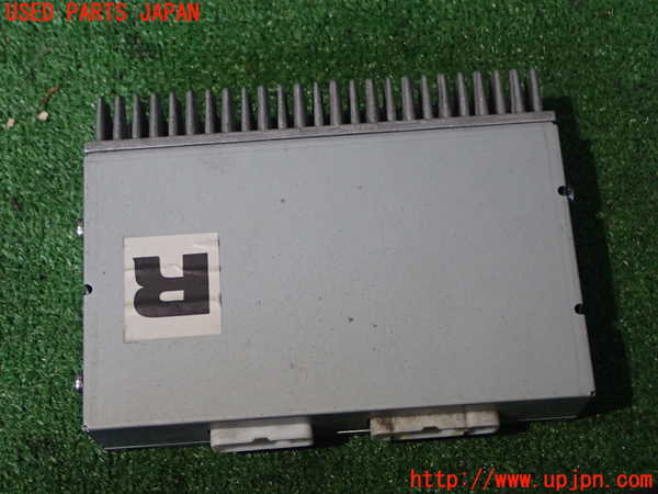 2UPJ-51051454]ランクル100系(HDJ101K)右リアマッドガード(泥除け) 中古