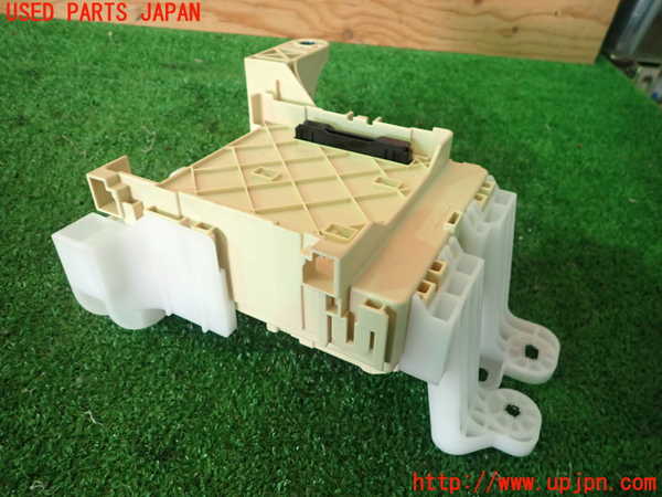 5UPJ-68546743]レクサス・NX300h(AYZ10)ヒューズボックス3 中古