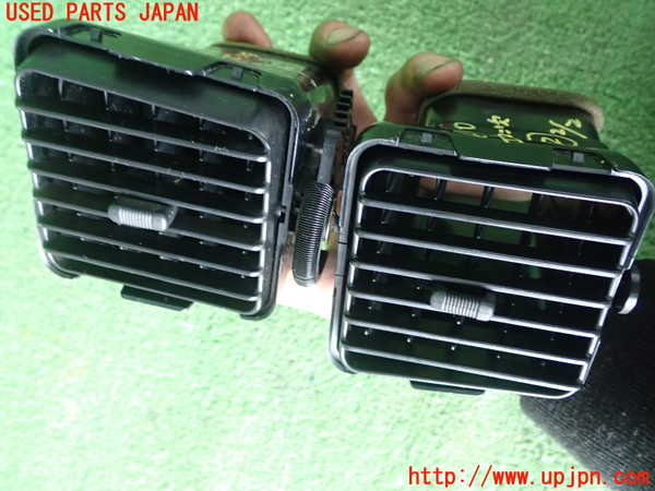 5UPJ-69907527]ランクル80系(HDJ81V)エアコン吹き出し口2 右 中古 ジャンク部品取り の商品画像