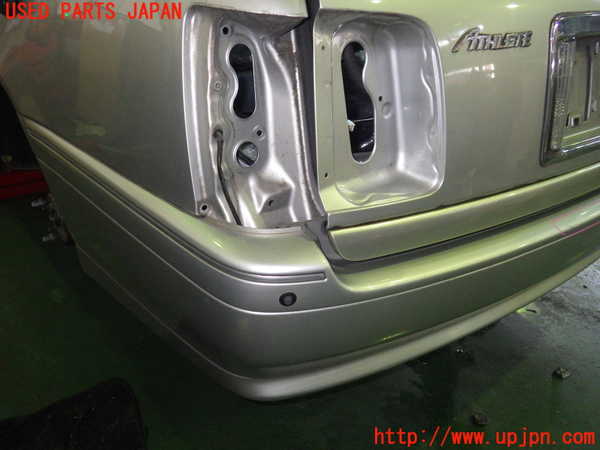 4UPJ-70611610]クラウン・エステート(JZS171W)リアバンパー 中古