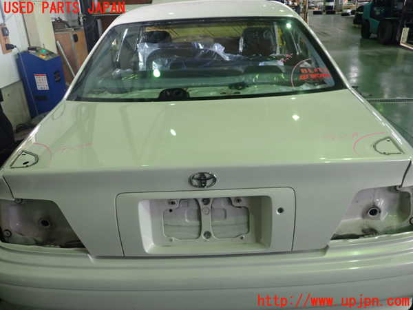 4UPJ-70661500]チェイサー(JZX100 X100系 2000y)トランク 中古