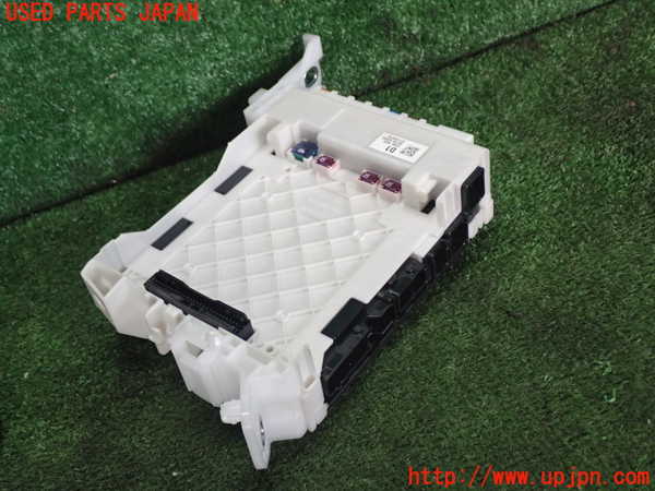 5UPJ-70816742]ヤリス(YARIS)(MXPA10)ヒューズボックス2 中古 の
