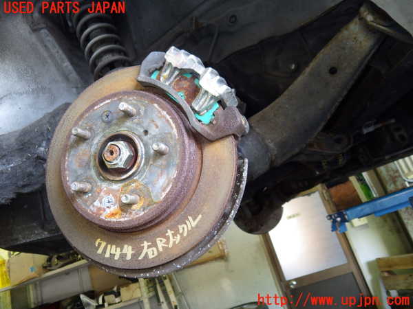 5UPJ-71444300]サバンナ RX-7 後期(FC3S)右リアナックルハブ