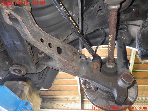 5UPJ-71444300]サバンナ RX-7 後期(FC3S)右リアナックルハブ 中古 の