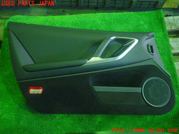 4UPJ-71691264]GT-R(R35)左ドア内張り 左 ドア トリム 内張り LH 中古