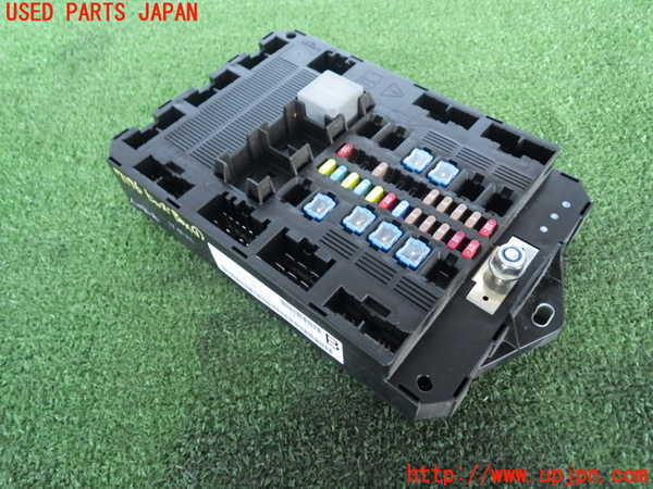2UPJ-71966741]ジャガー・XF(J05FA)ヒューズボックス1 (室内