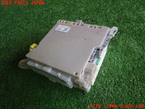 しょ 4UPJ-73126741]レクサス・LS460(USF40)ヒューズボックス1 中古