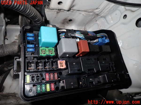 5UPJ-73396741]アルファード 20系(ANH25W)ヒューズボ…