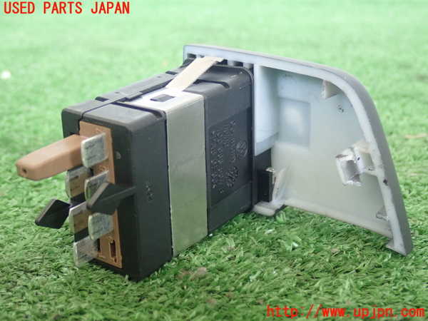 5UPJ-74306308]VW ニュービートルカブリオレ(1YAZJ)スイッチ3 (シートヒーター) 中古_m0002.jpg