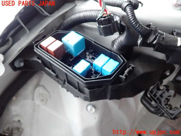 5UPJ-75436742]カローラ ツーリング ハイブリッド(ZWE211W)ヒューズ