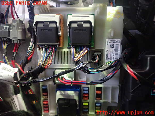 5UPJ-77096741]ボルボXC60(DB4204TXC)ヒューズボックス1 中古_m0001.jpg