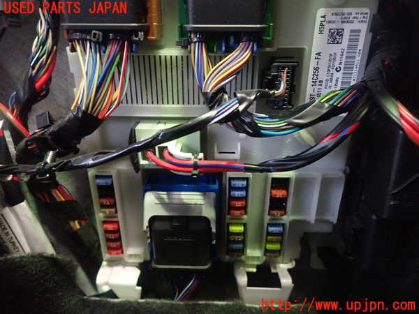 5UPJ-77096741]ボルボXC60(DB4204TXC)ヒューズボックス1 中古_m0002.jpg