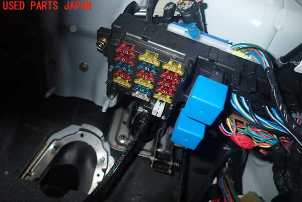 1UPJ-55562671]デリカスペースギア(PD6W)リアマフラー 中古