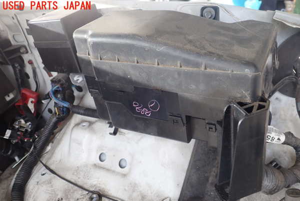 5UPJ-78906741]パジェロ(V98W)ヒューズボックス1 中古_m0001.jpg