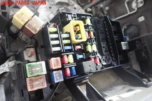 5UPJ-78906741]パジェロ(V98W)ヒューズボックス1 中古_m0002.jpg