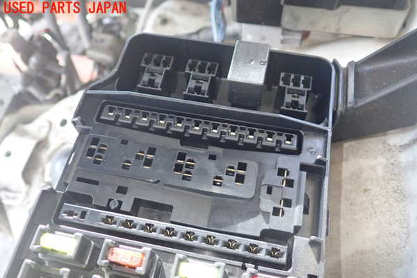 5UPJ-78906741]パジェロ(V98W)ヒューズボックス1 中古_m0003.jpg