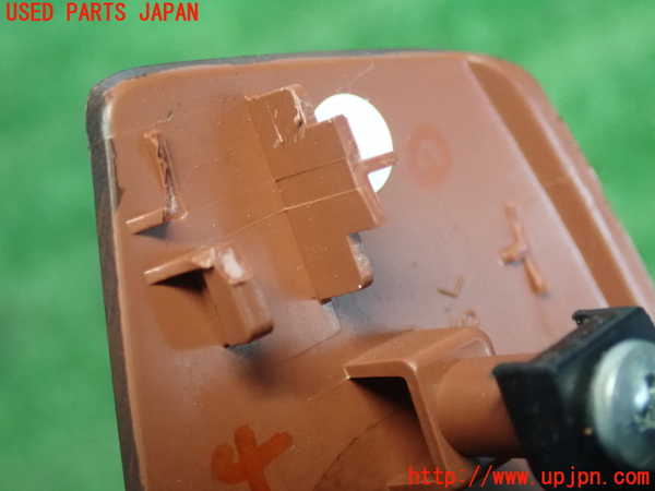 2UPJ-80326240]プレミオ(NZT260)右前パワーウィンドウスイッチ