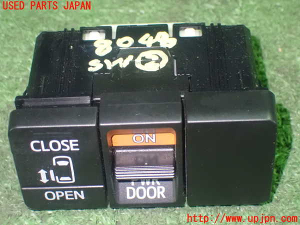 1UPJ-80486307]ヴォクシー(ノア)(ZRR80G)スイッチ2 (スライドドア) 中古_m0001.jpg
