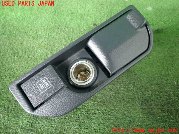 2UPJ-80757821]ハイラックスサーフ(TRN215W)灰皿1 中古 の商品