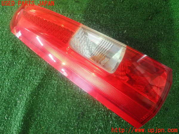 2UPJ-81371552]ボルボV70(SB5244W)左リアフィニッシャー 中古_m0001.jpg