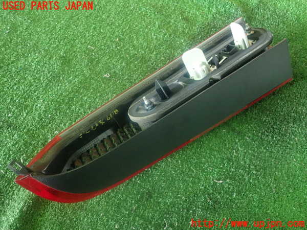 2UPJ-81371552]ボルボV70(SB5244W)左リアフィニッシャー 中古_m0002.jpg