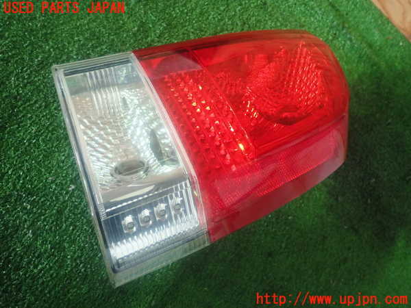2UPJ-81371530]ボルボV70(SB5244W)右テールランプ 中古_m0001.jpg