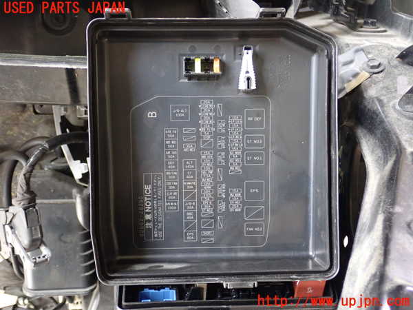 1UPJ-81616742]エスクァイア(ZRR80G)ヒューズボックス2 (EG