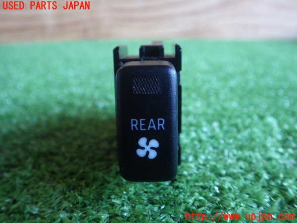 2UPJ-81866308]ハイエースバン200系(KDH206V(改))スイッチ3 (リア空調） 中古_m0001.jpg
