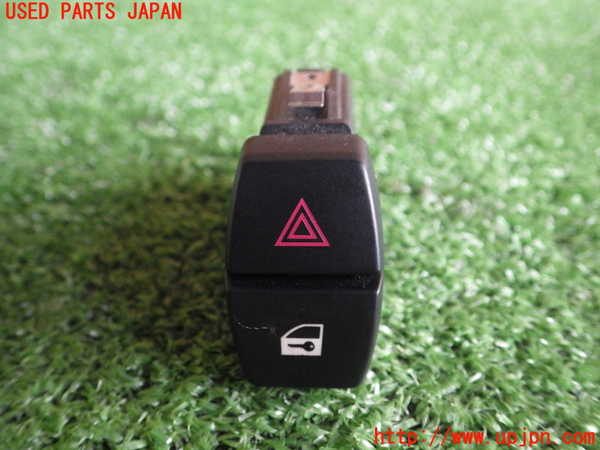 2UPJ-82176290]BMW 523d F11 ツーリング(MX20)ハザードスイッチ 中古_m0001.jpg