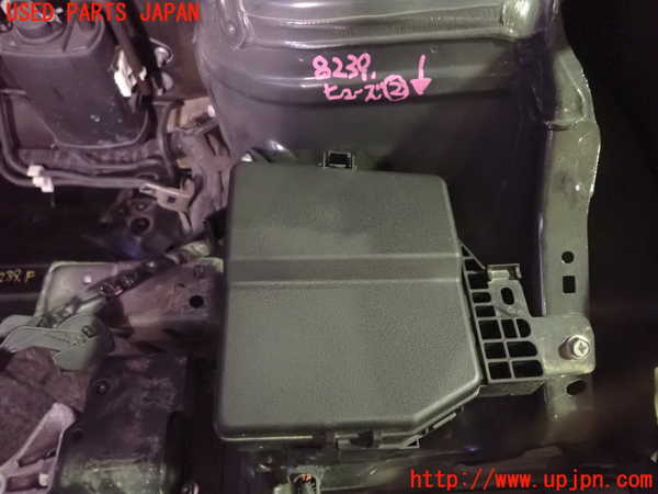 5UPJ-82396742]スイフトスポーツ(ZC32S)ヒューズボックス2 (EGルーム 助手席側) 中古_m0001.jpg