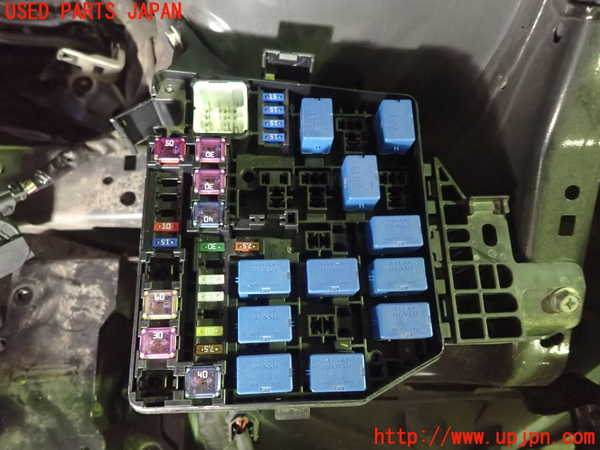 5UPJ-82396742]スイフトスポーツ(ZC32S)ヒューズボックス2 (EGルーム 助手席側) 中古_m0002.jpg