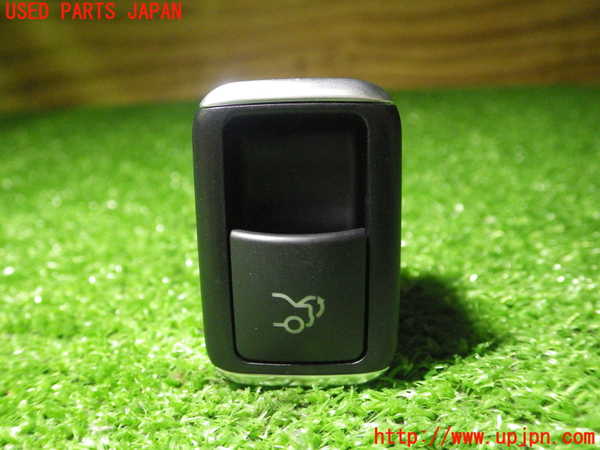 2UPJ-82776308]ベンツ CLA180(117342)スイッチ3 (トランク) 中古_m0001.jpg