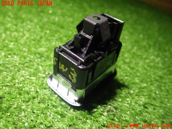 2UPJ-82776308]ベンツ CLA180(117342)スイッチ3 (トランク) 中古_m0002.jpg