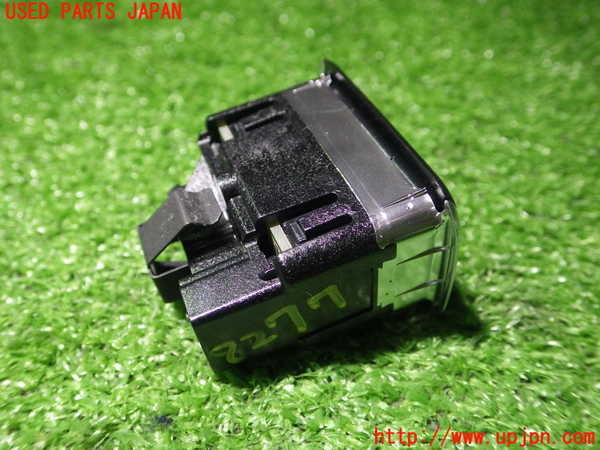 2UPJ-82776308]ベンツ CLA180(117342)スイッチ3 (トランク) 中古_m0003.jpg