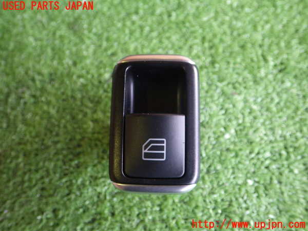 2UPJ-82776245]ベンツ CLA180(117342)左前パワーウィンドウスイッチ 中古_m0001.jpg