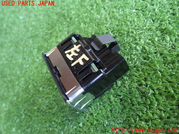 2UPJ-82776245]ベンツ CLA180(117342)左前パワーウィンドウスイッチ 中古_m0002.jpg
