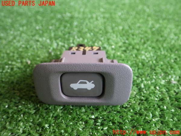 2UPJ-83476306]クラウン ロイヤル(JZS171)スイッチ1 (トランクオープナー) 中古_m0001.jpg