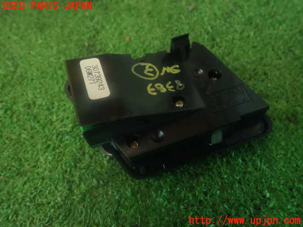 2UPJ-83836308]ボルボXC90(CB6324AW)スイッチ3 (リアオーディオコントロールスイッチ左) 中古_m0002.jpg