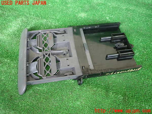 1UPJ-83987810]デリカ スペースギア(PD6W)ドリンクホルダー 中古