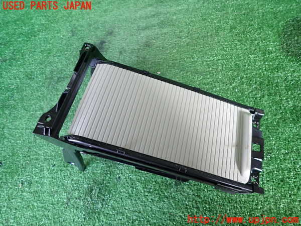 2UPJ-84657810]ボルボV40(MD4204T)ドリンクホルダー 中古 の商品