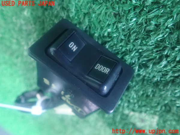 2UPJ-85166306]カプチーノ(EA21R)スイッチ1 (ルームランプ) 中古_m0001.jpg