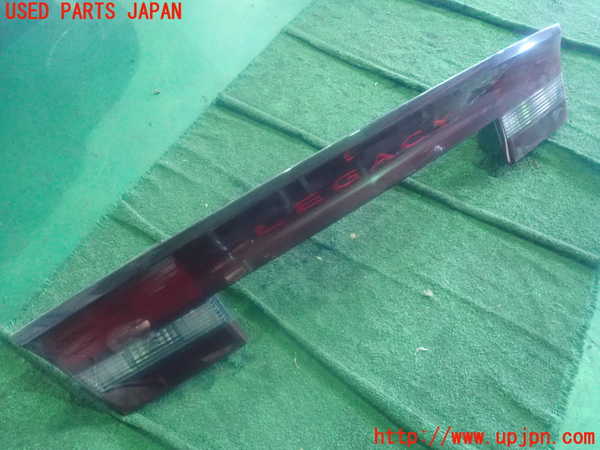 2UPJ-85371559]レガシィ B4(BE5)リアフィニッシャー 中古_m0001.jpg